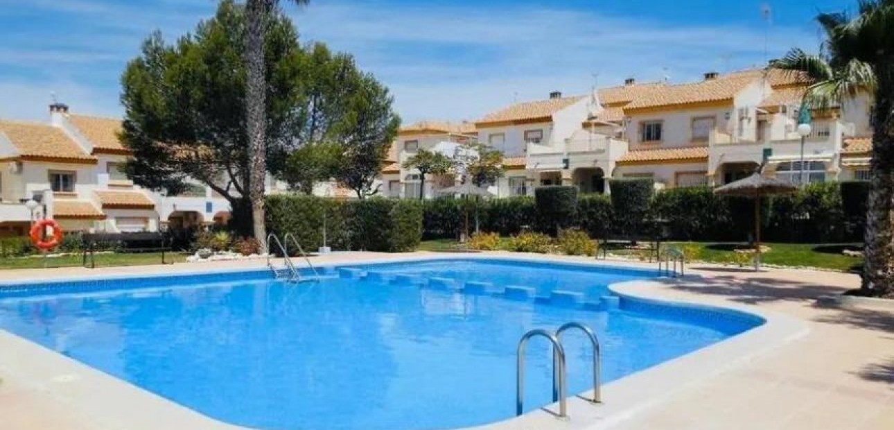 Sale - Villa -
Orihuela Costa - La Florida