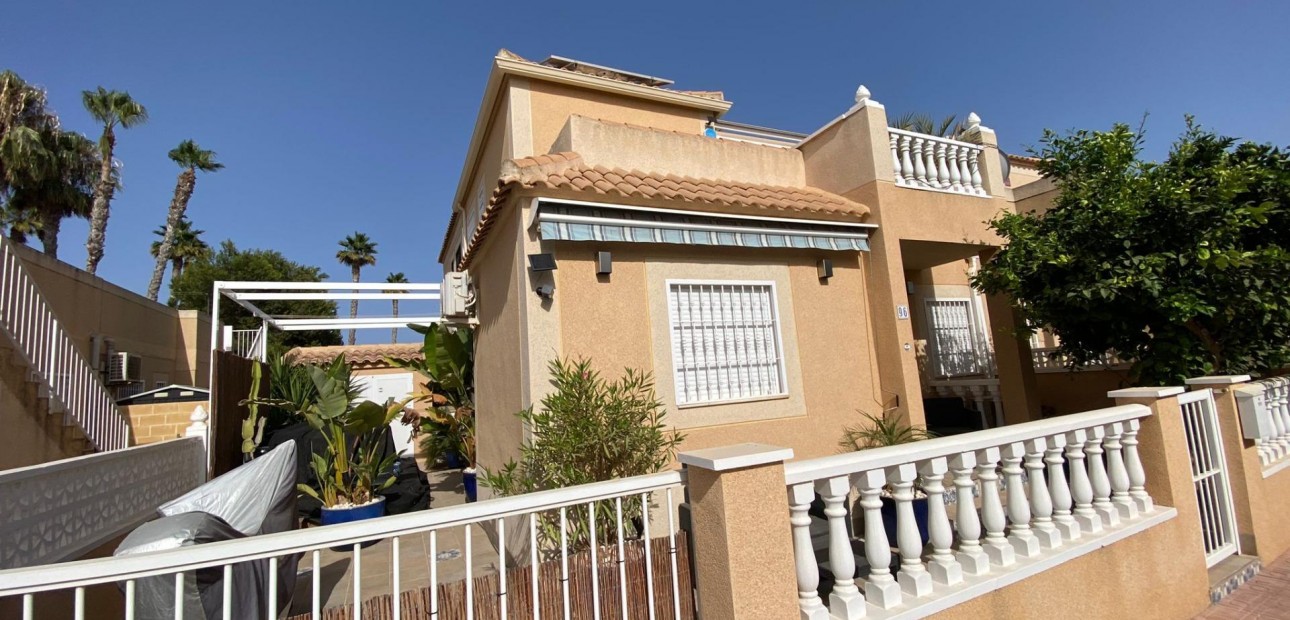 Sale - Terraced house -
Torrevieja - El limonar