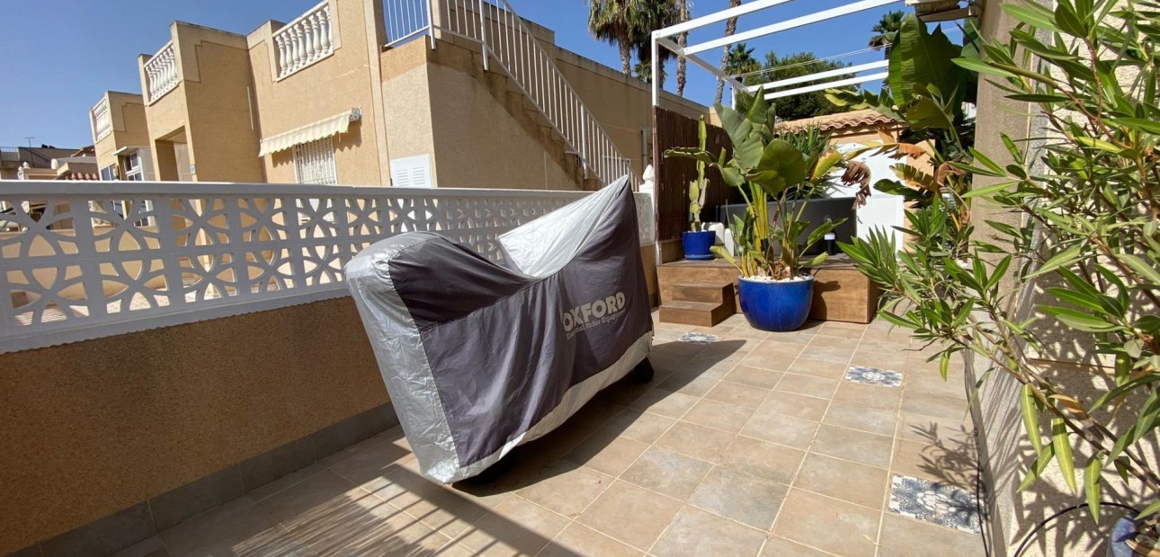 Venta - Terraced house -
Torrevieja - El limonar