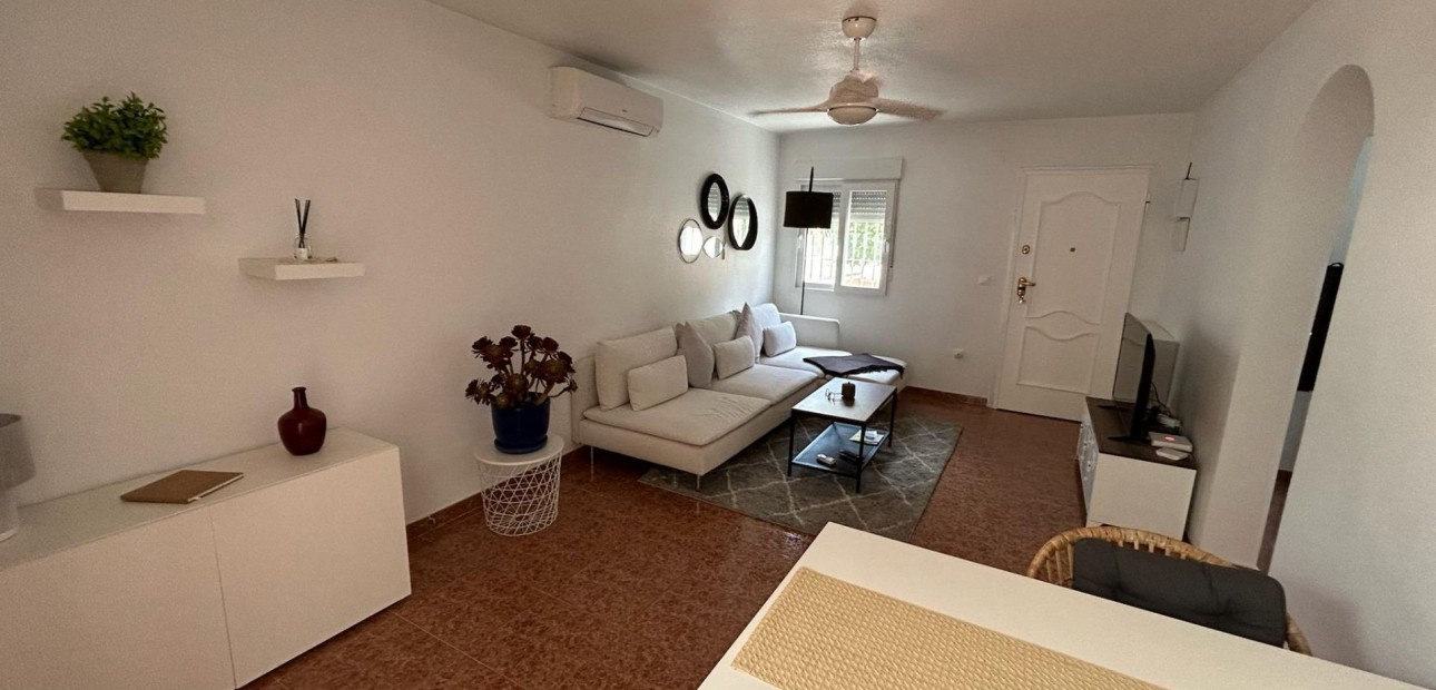 Sale - Terraced house -
Torrevieja - El limonar