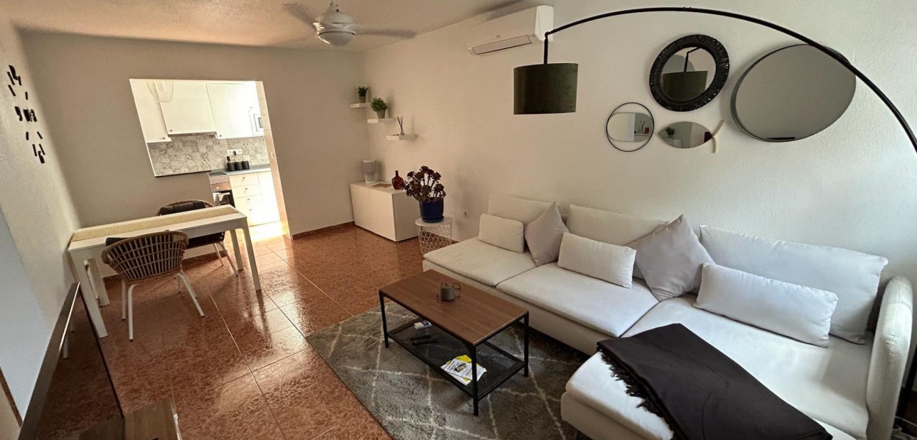 Sale - Terraced house -
Torrevieja - El limonar