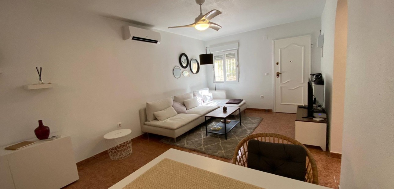 Sale - Terraced house -
Torrevieja - El limonar