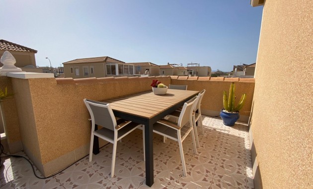 Sale - Terraced house -
Torrevieja - El limonar