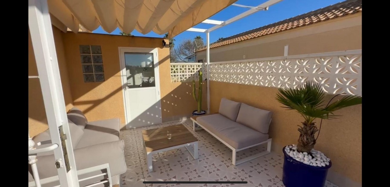 Venta - Terraced house -
Torrevieja - El limonar