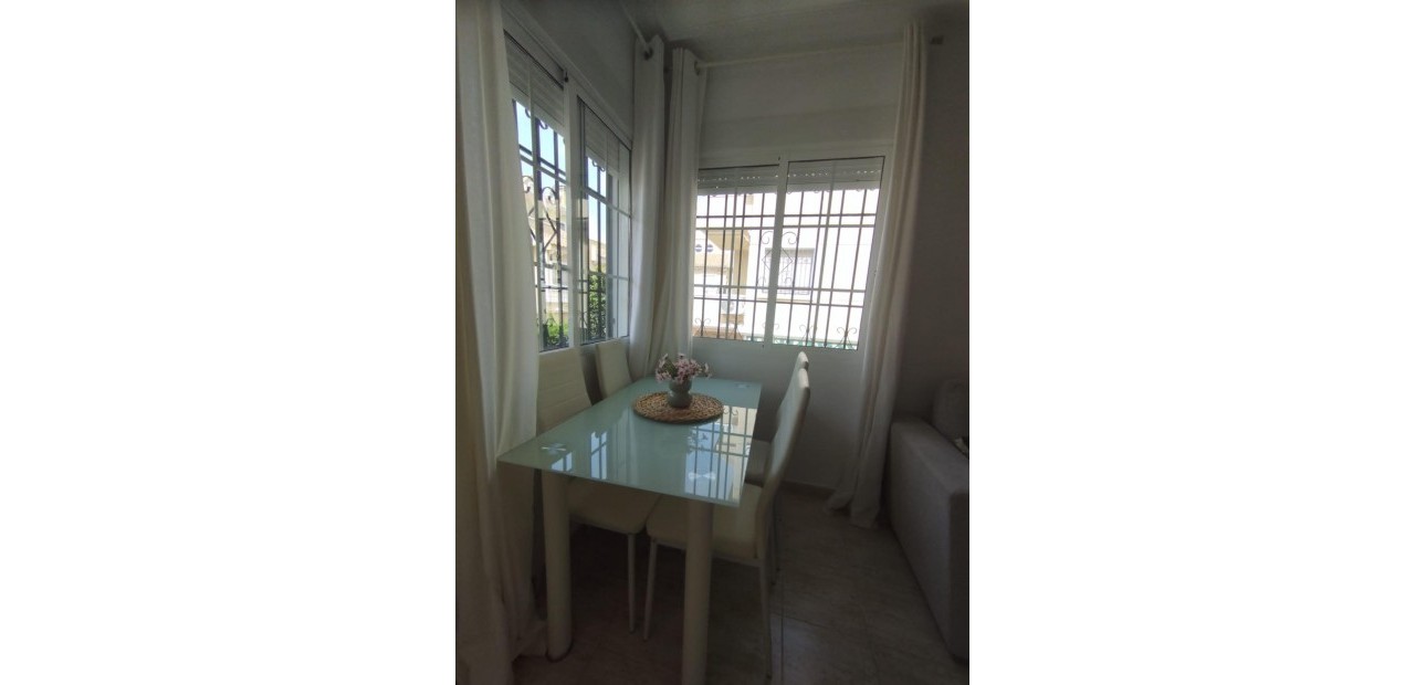 Herverkoop - Bungalow -
Torrevieja - Torreblanca