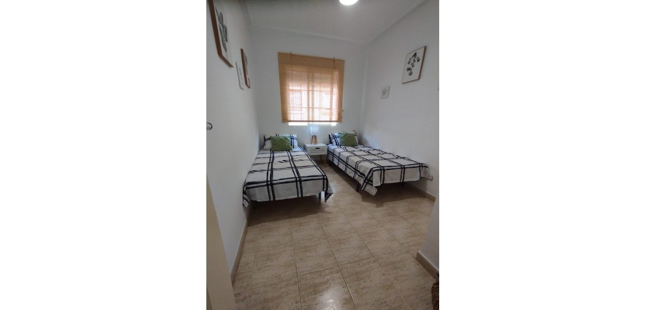 Sale - Bungalow -
Torrevieja - Torreblanca