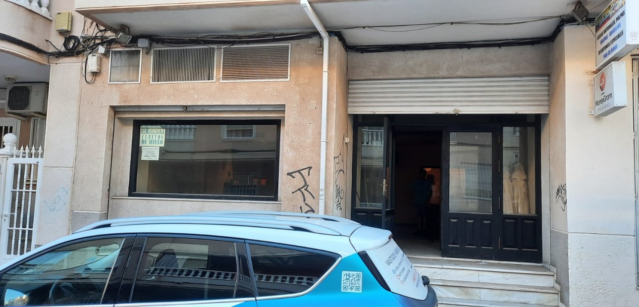 Herverkoop - Commercial property -
Torrevieja - Playa del Cura