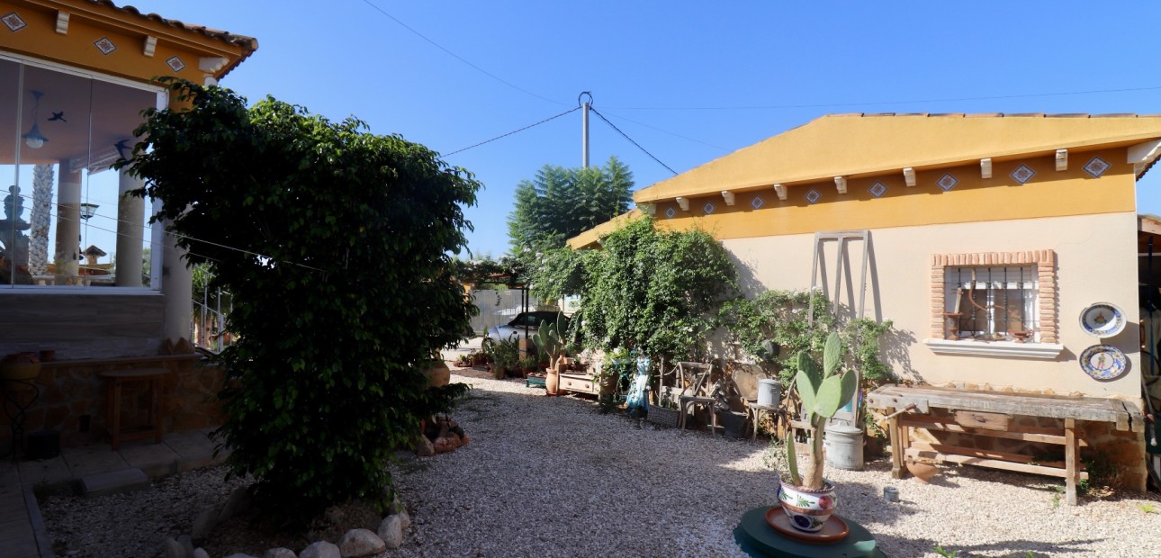 Venta - Country Property -
Catral