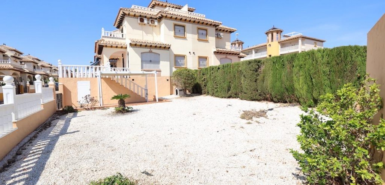 Venta - Terraced house -
Orihuela Costa - Montezenia