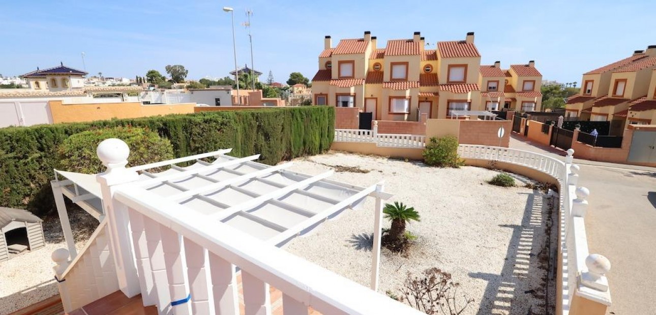 Herverkoop - Terraced house -
Orihuela Costa - Montezenia