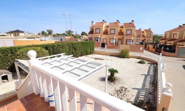 Herverkoop - Terraced house -
Orihuela Costa - Montezenia