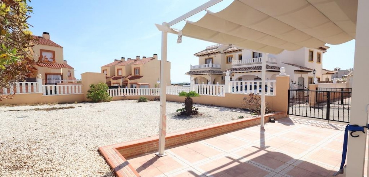 Herverkoop - Terraced house -
Orihuela Costa - Montezenia