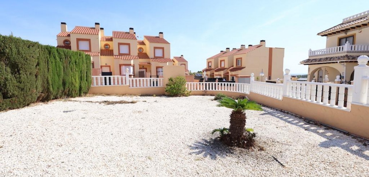 Herverkoop - Terraced house -
Orihuela Costa - Montezenia