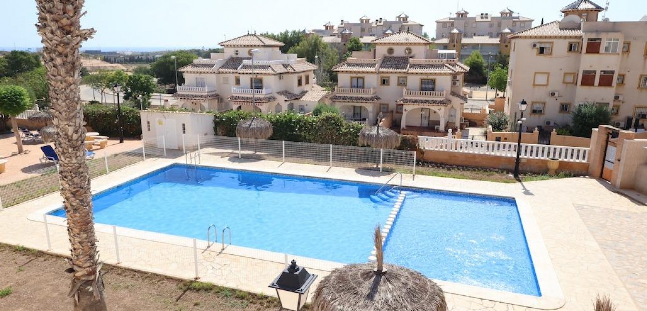 Herverkoop - Terraced house -
Orihuela Costa - Montezenia