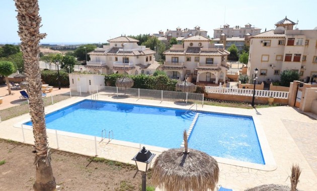 Herverkoop - Terraced house -
Orihuela Costa - Montezenia