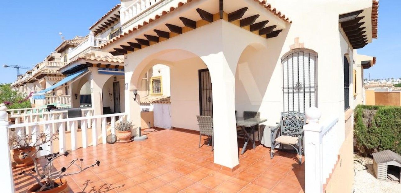 Herverkoop - Terraced house -
Orihuela Costa - Montezenia