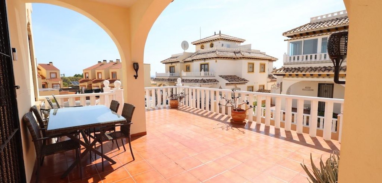 Herverkoop - Terraced house -
Orihuela Costa - Montezenia