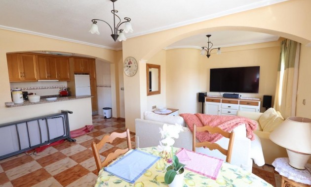 Herverkoop - Terraced house -
Orihuela Costa - Montezenia