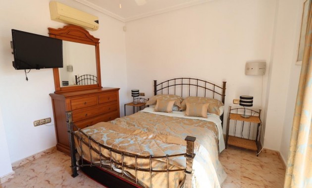 Herverkoop - Terraced house -
Orihuela Costa - Montezenia