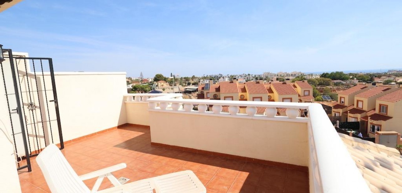 Herverkoop - Terraced house -
Orihuela Costa - Montezenia