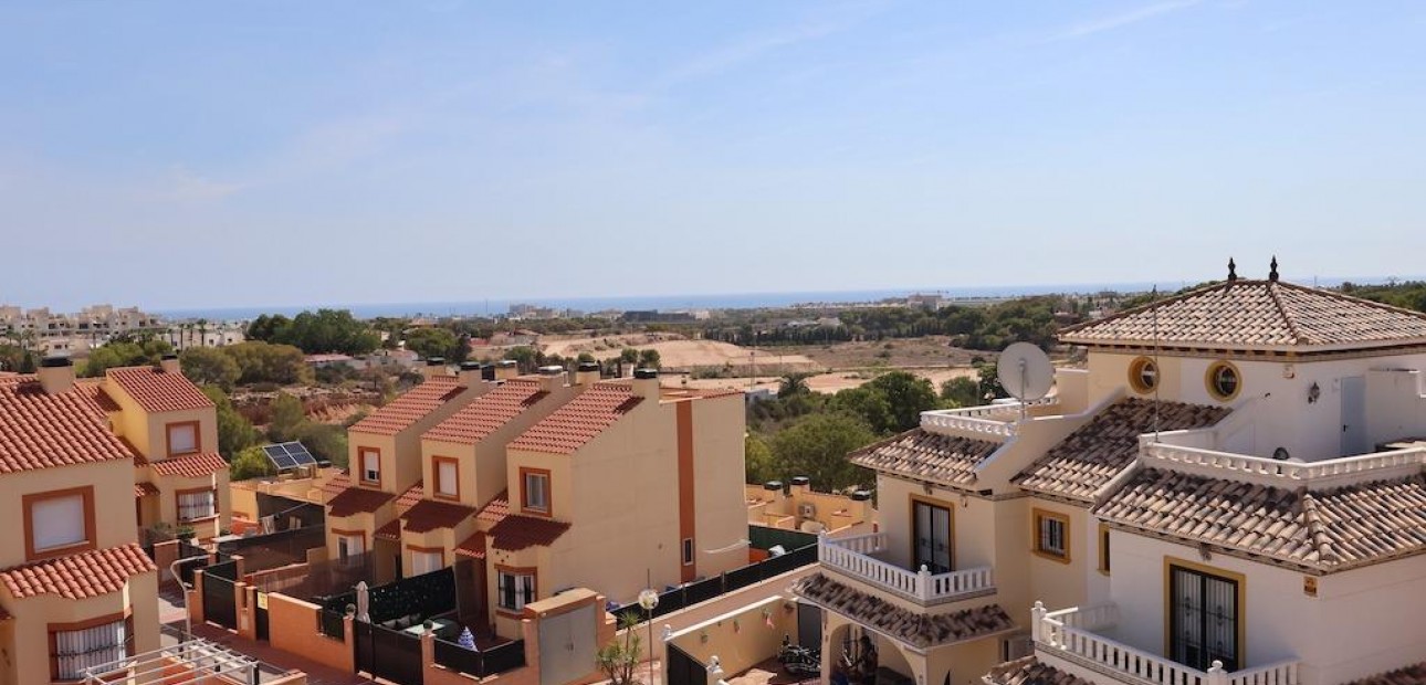 Herverkoop - Terraced house -
Orihuela Costa - Montezenia