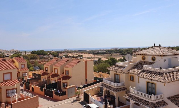 Herverkoop - Terraced house -
Orihuela Costa - Montezenia