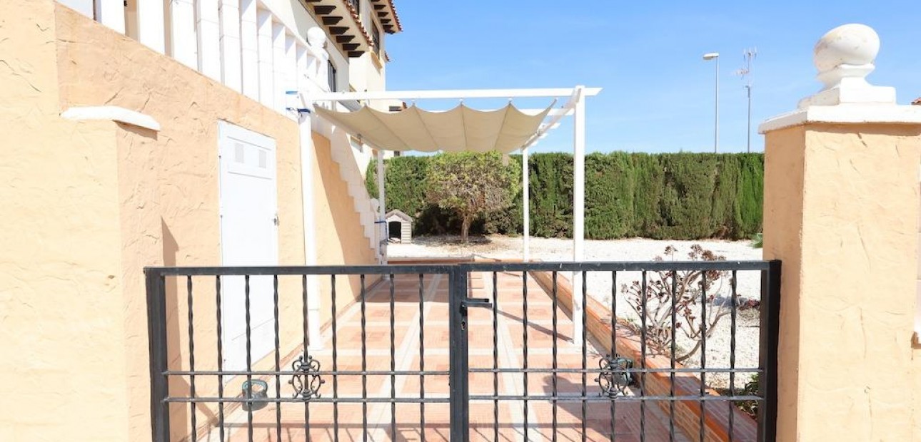 Sale - Terraced house -
Orihuela Costa - Montezenia