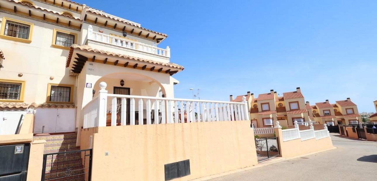 Herverkoop - Terraced house -
Orihuela Costa - Montezenia