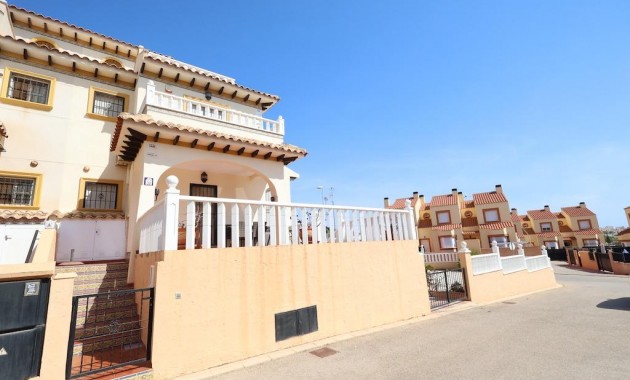 Venta - Terraced house -
Orihuela Costa - Montezenia