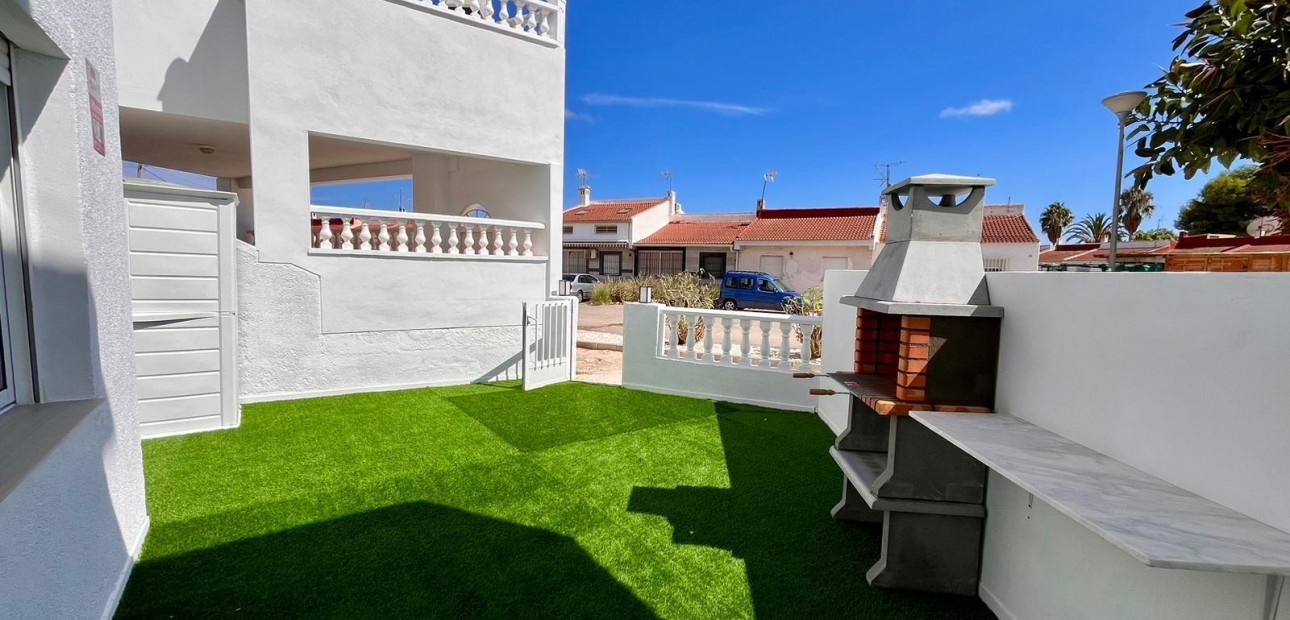 Sale - Bungalow -
Torrevieja - Torretas