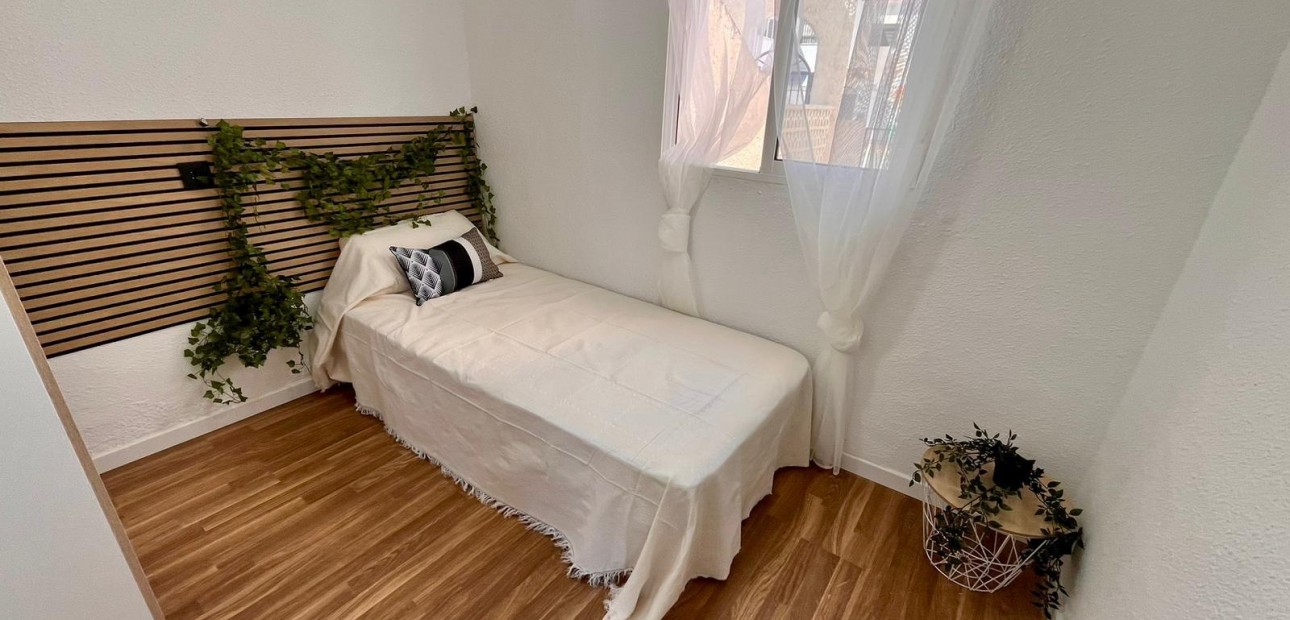 Herverkoop - Bungalow -
Torrevieja - Torretas