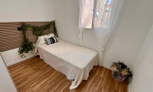 Herverkoop - Bungalow -
Torrevieja - Torretas