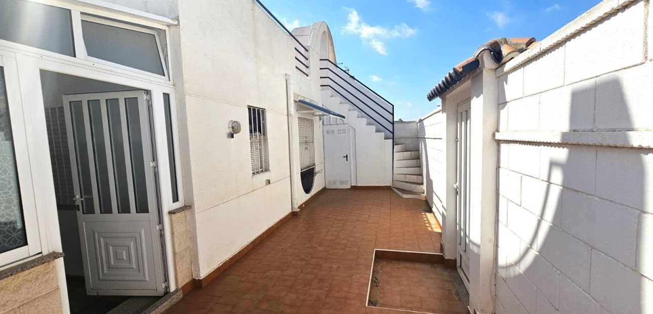 Sale - Bungalow -
Torrevieja - Doña ines