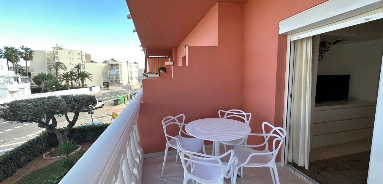 Sale - Apartment / flat -
Denia - Km 4