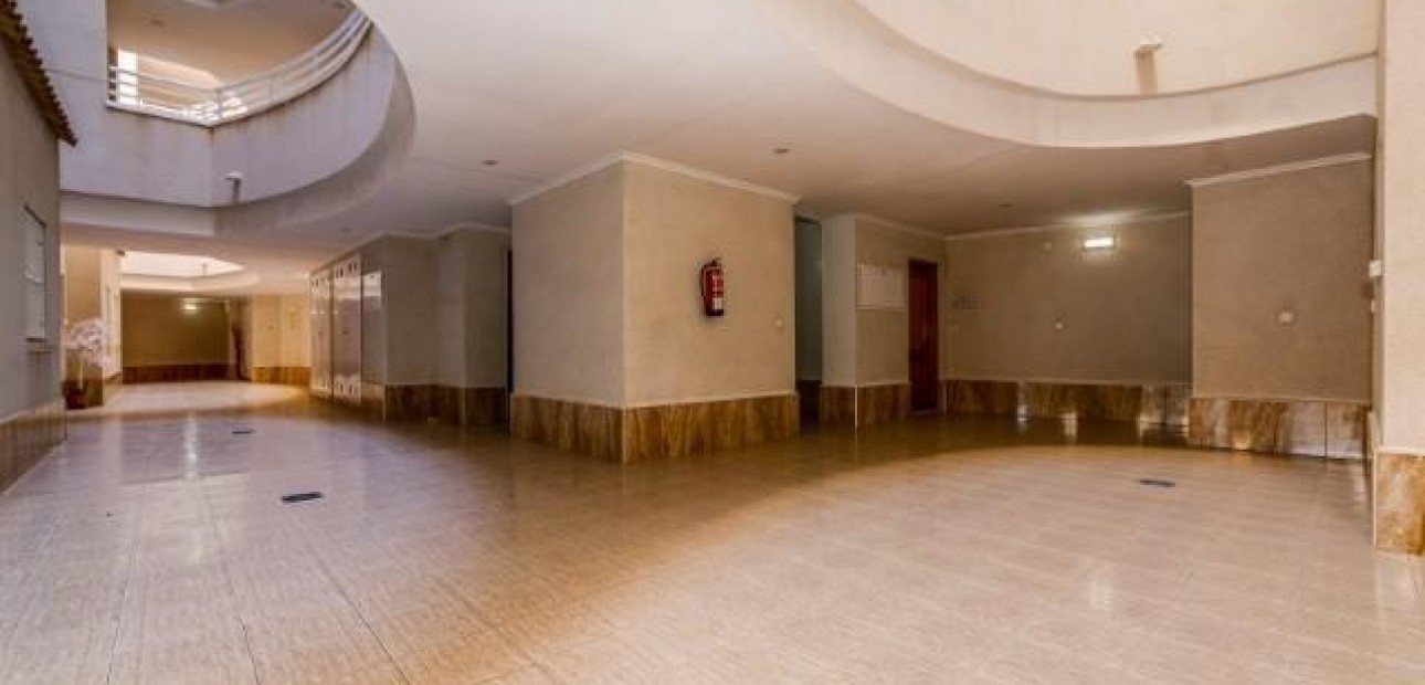 Sale - Apartment / flat -
Torrevieja - Centro