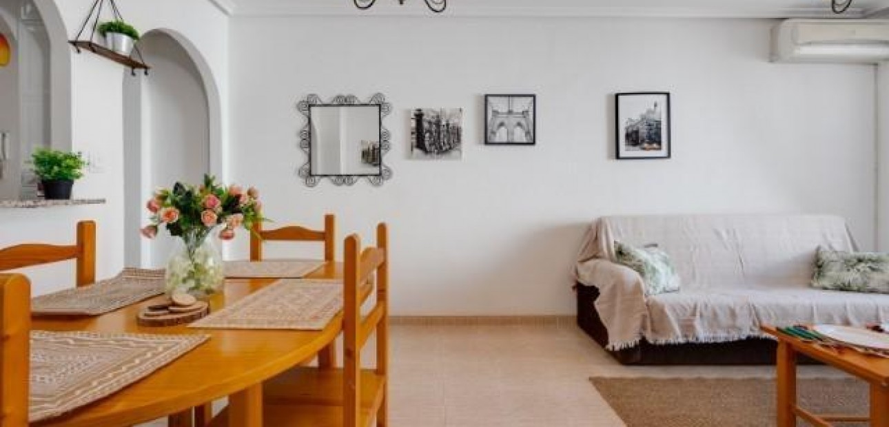 Sale - Apartment / flat -
Torrevieja - Centro