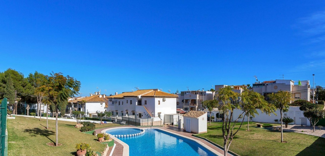 Sale - Apartment / flat -
Torrevieja - Los balcones