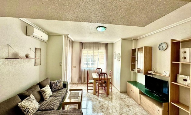 Sale - Apartment / flat -
Torrevieja - Centro