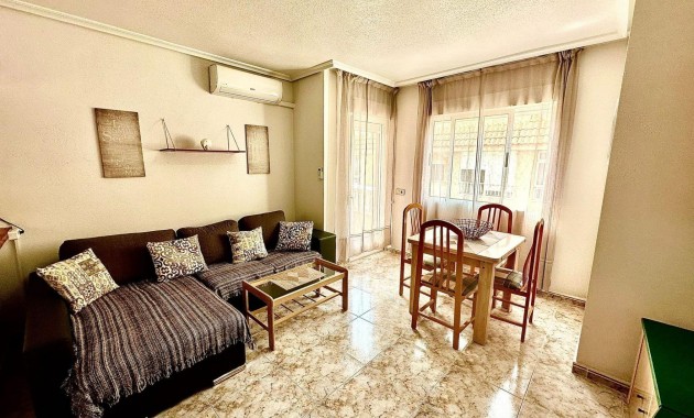 Sale - Apartment / flat -
Torrevieja - Centro