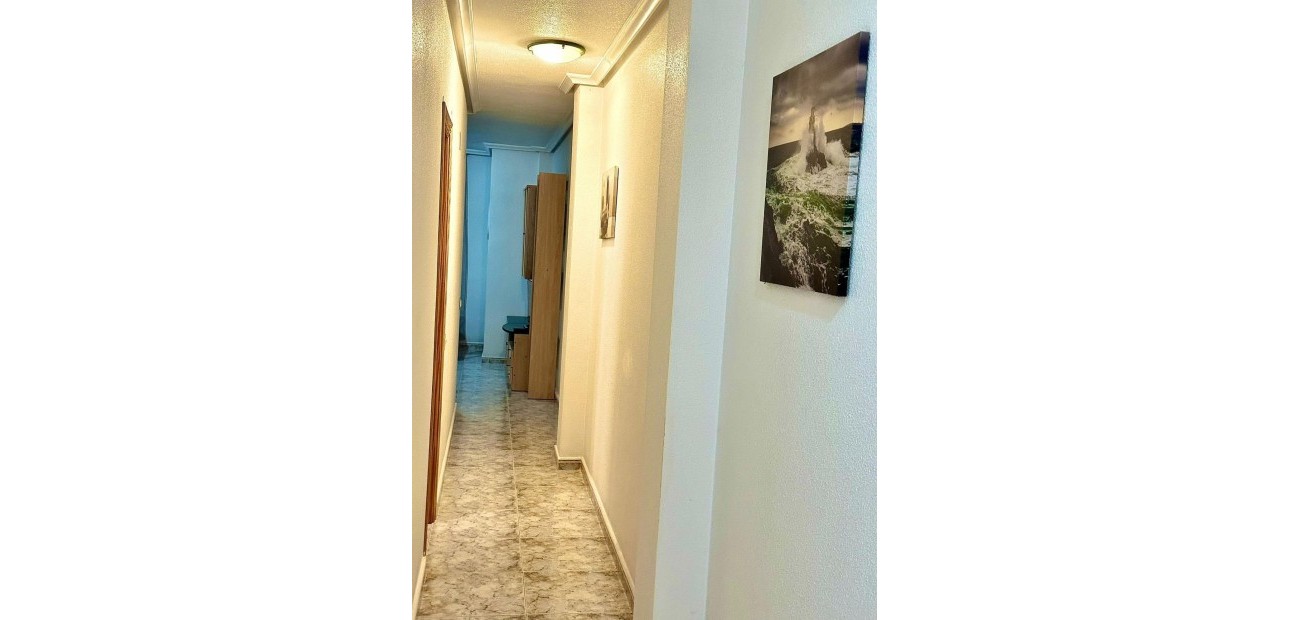 Sale - Apartment / flat -
Torrevieja - Centro