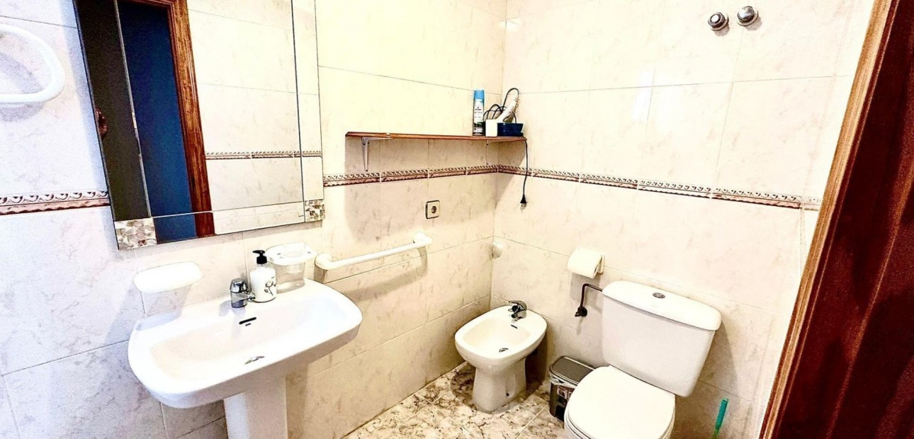 Venta - Apartamento / piso -
Torrevieja - Centro