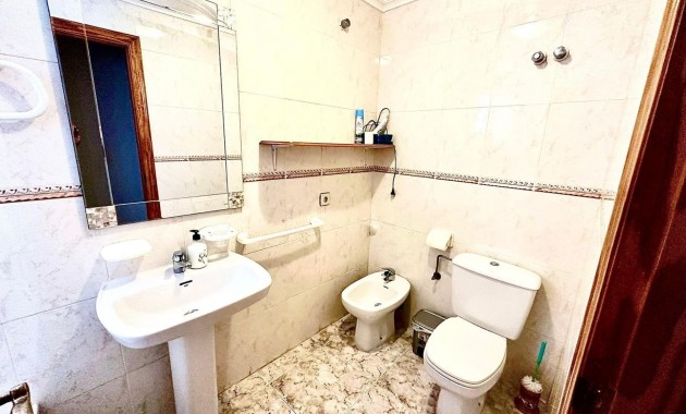 Sale - Apartment / flat -
Torrevieja - Centro