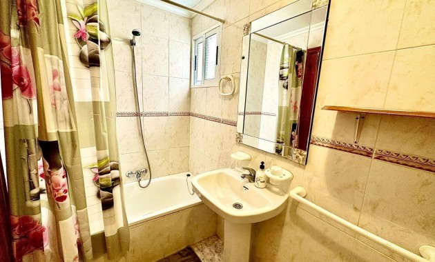 Sale - Apartment / flat -
Torrevieja - Centro