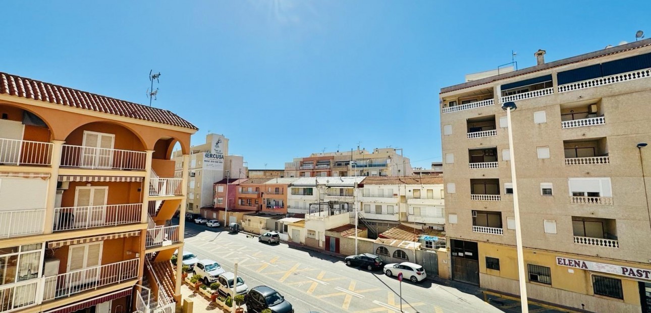 Sale - Apartment / flat -
Torrevieja - La Mata