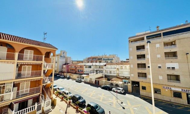 Sale - Apartment / flat -
Torrevieja - La Mata