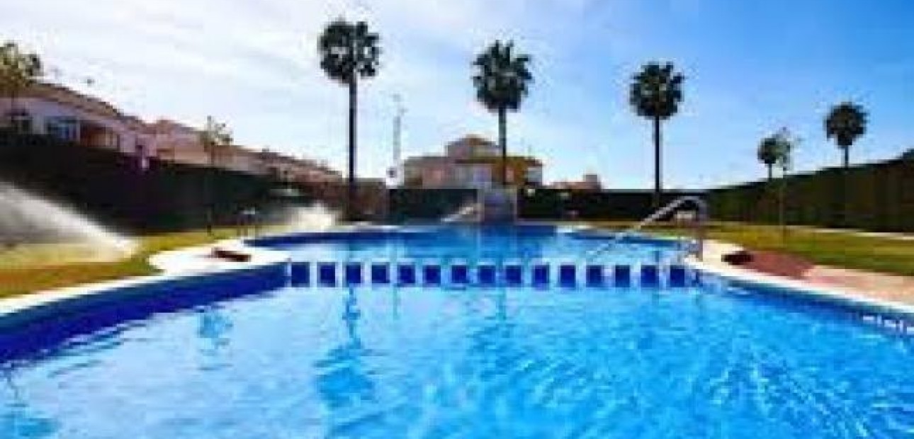 Herverkoop - Bungalow -
Torrevieja - Torretas