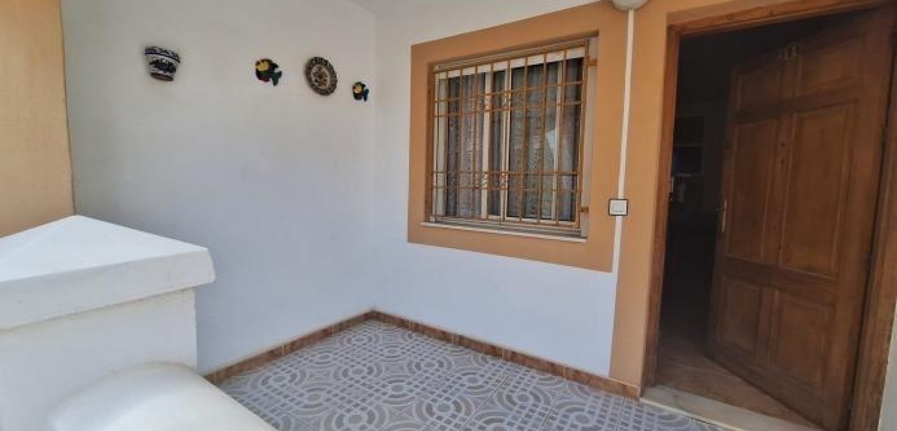 Sale - Bungalow -
Torrevieja - Torretas