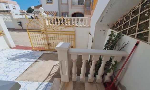 Sale - Bungalow -
Torrevieja - Torretas