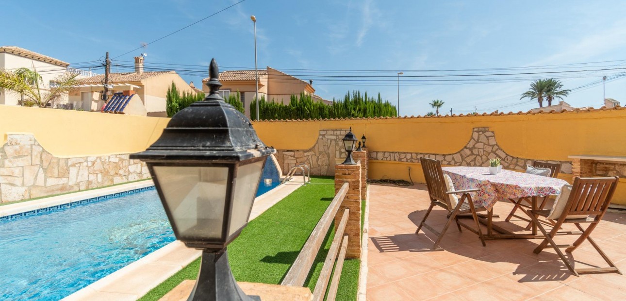 Sale - Villa -
Orihuela Costa - Las Mimosas