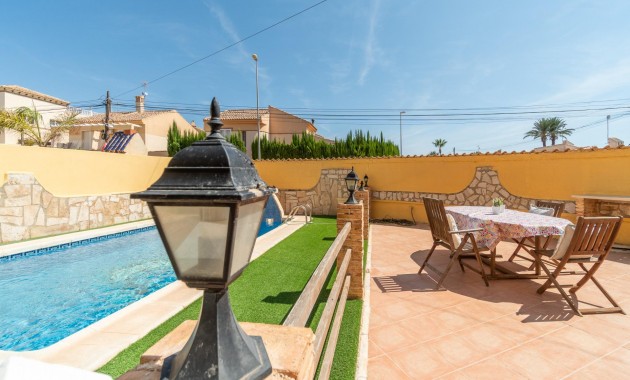 Sale - Villa -
Orihuela Costa - Las Mimosas